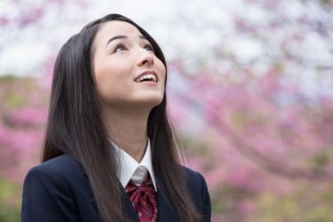 18歳の女子学生、望月裕子の笑顔の謎に迫る：悩みとの向き合い