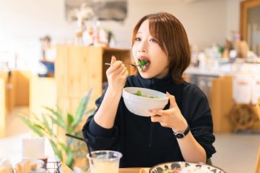 一人暮らしの食卓、18歳の望月裕子の挑戦と成長