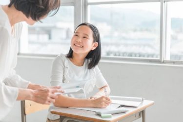 女子学生18歳！大学1年生にお勧めの長期バイト5選